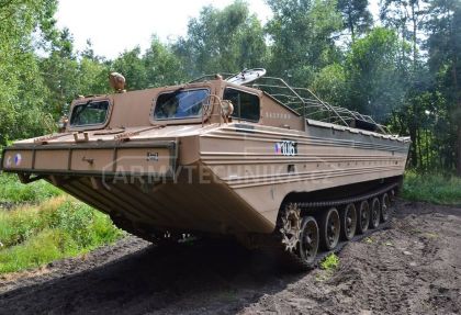 Obojživelný transportér PTS-10